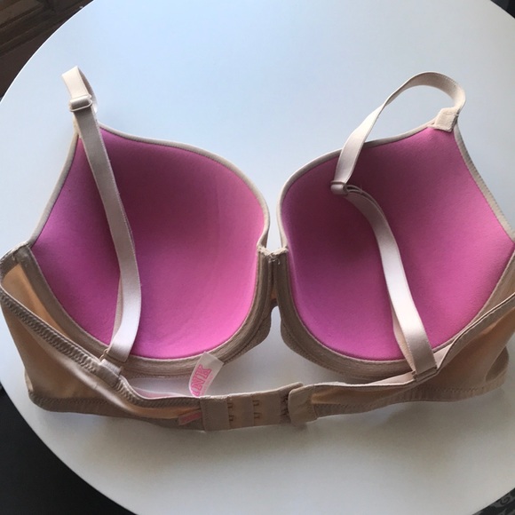 Lightly Lined Everyday Victoria’s Secret Bra - Picture 2 of 3